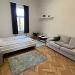 Tamas - Panoramas, Tagas Lakas A Toertenelmi Belvarosban Kilatassal A Viragorara Székesfehérvár