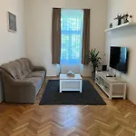 Lejlighed Tamas - Panoramas, Tagas Lakas A Toertenelmi Belvarosban Kilatassal A Viragorara Székesfehérvár